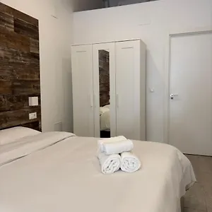 Hermoso Piso A 3 Min De La Estacion De Bus Y Tren Ave Apartament